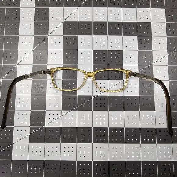 Gucci Glasses Women display picture 3